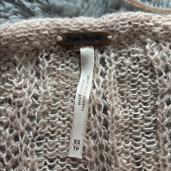 Free People Pink Crew Neck Sweater with Intricate Knit Design - Picture 2 of 4